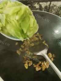 质嫩爽口的莴笋炒肉片做法图解6)