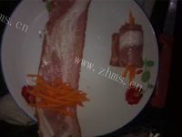 美味的胡萝卜培根卷做法图解3)