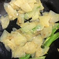 喷香的土豆片炒辣椒做法图解4)