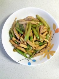 好吃的芹菜炒香干做法图解7)
