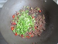 美味的香辣牛肉卷饼做法图解12)