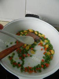 美味的白果豌豆炒鸡丁做法图解8)