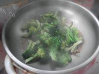 健康美味的清炒西兰花做法图解3)