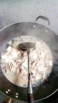 口感不错的瘦肉豆腐汤做法图解6)