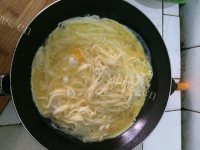 美味的挂面煎饼做法图解4)