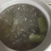 美味的黄豆猪蹄汤的做法图解七