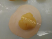 美味的蘑菇奶黄包做法图解5)