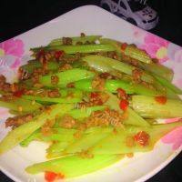 家常菜肉末芹菜
