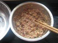 自己做的牛肉馅饼做法图解2)