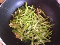 五味俱全的青椒土豆丝做法图解4)