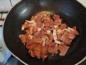 美味的猪肉炒山药做法图解5)