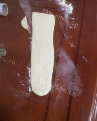 色泽鲜亮的油条做法图解2)