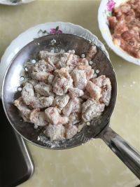 美味的菠萝咕咾肉做法图解5)