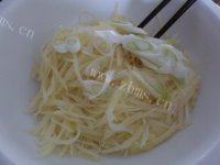 酸甜土豆丝做法图解5)