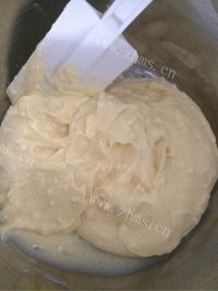 美味的轻乳酪芝士蛋糕做法图解3)