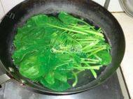 家常菜金针菇拌菠菜做法图解6)