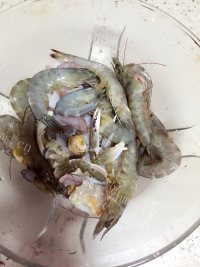 美味的海鲜砂锅粥做法图解1)