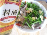 唇齿留香的蒜蓉炒虾做法图解3)