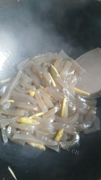 简易的泡椒魔芋做法图解4)