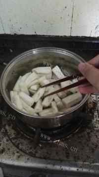 美味的茄子煲做法图解5)