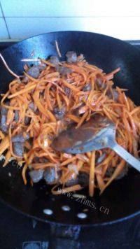美味的牛肉抓饭做法图解5)