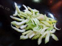 西芹炒火腿做法图解5)