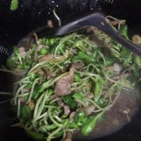 家常菜黑豆苗炒肉丝做法图解7)