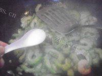 家常菜虾仁炒苦瓜做法图解9)