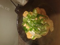 自制青椒炒鱼饼做法图解6)