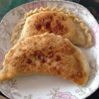特色美食韭菜盒子做法图解6)