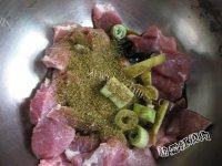 美味的烤猪肉串做法图解8)