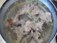 猪骨炖豆角做法图解5)
