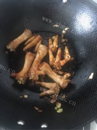 红烧凤爪做法图解4)