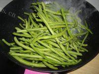 让人怀念的素炒豆角做法图解3)