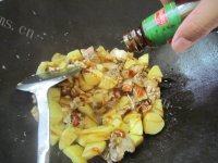 家常菜土豆焖鸡块做法图解11)