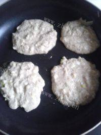诱人的豆渣煎饼做法图解5)
