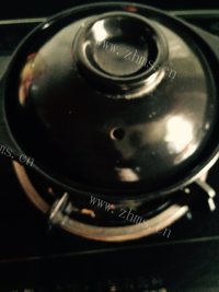美味的猪肉煲仔饭做法图解10)