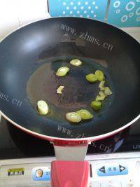「美味可口」菠菜鸡蛋汤做法图解4)