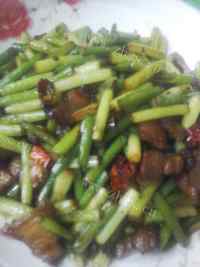 色香味俱全的蒜苔炒五花肉