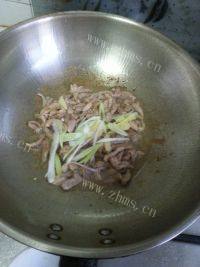 家常菜香菇炒肉丝做法图解7)