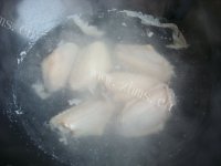 嫩香的鸡翅炖香菇做法图解3)