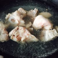 完美的大骨山药汤做法图解2)