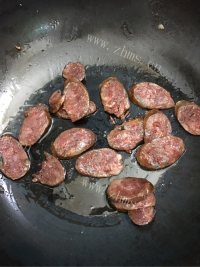 珍馐美味的腊肠炒花菜做法图解2)