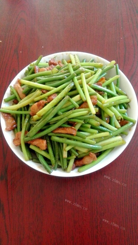 清爽可口的五花肉炒蒜苗
