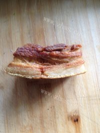 色香味俱全的梅菜扣肉做法图解1)