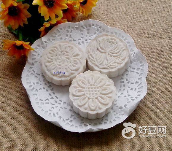 红豆馅冰皮月饼