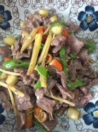 珍馐美味的芹菜炒牛肉做法图解6)