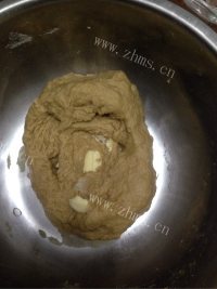 美味的红糖红枣核桃面包做法图解7)