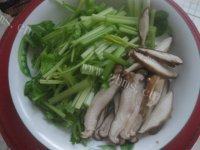 家常芹菜腊肉做法图解3)