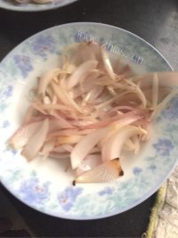 唇齿留香的炒鱿鱼做法图解4)